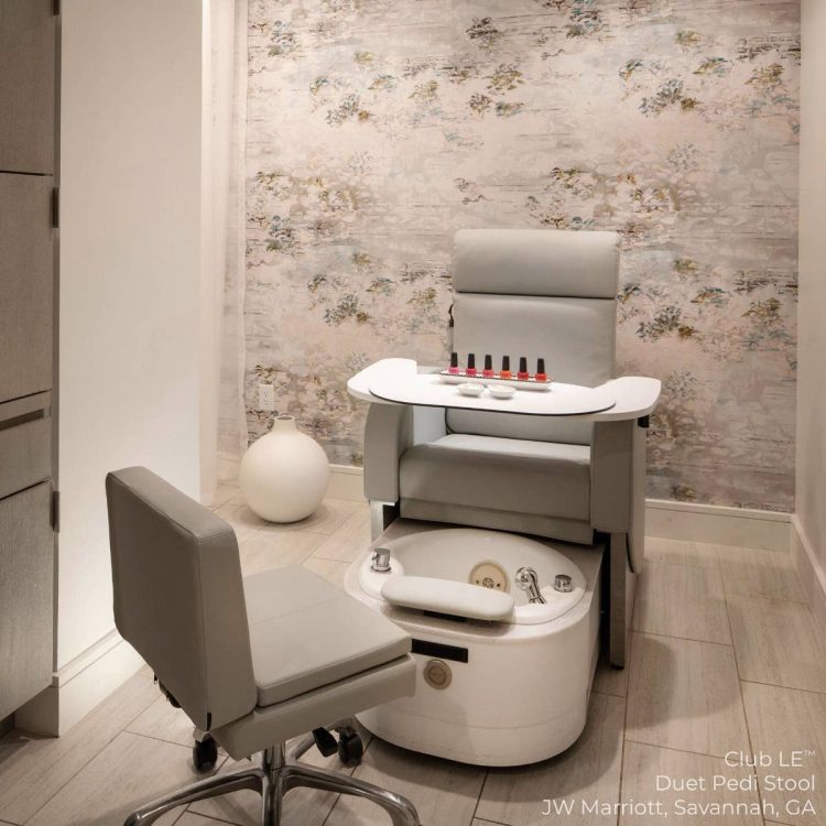 Club LE™ Pedicure Chair
